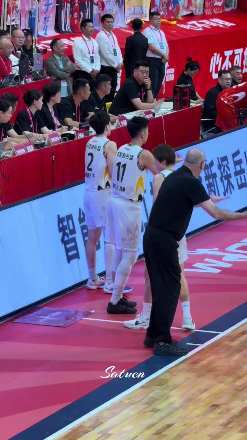 無奈的一家三口！絕望的教練，氣瘋了的皮總！