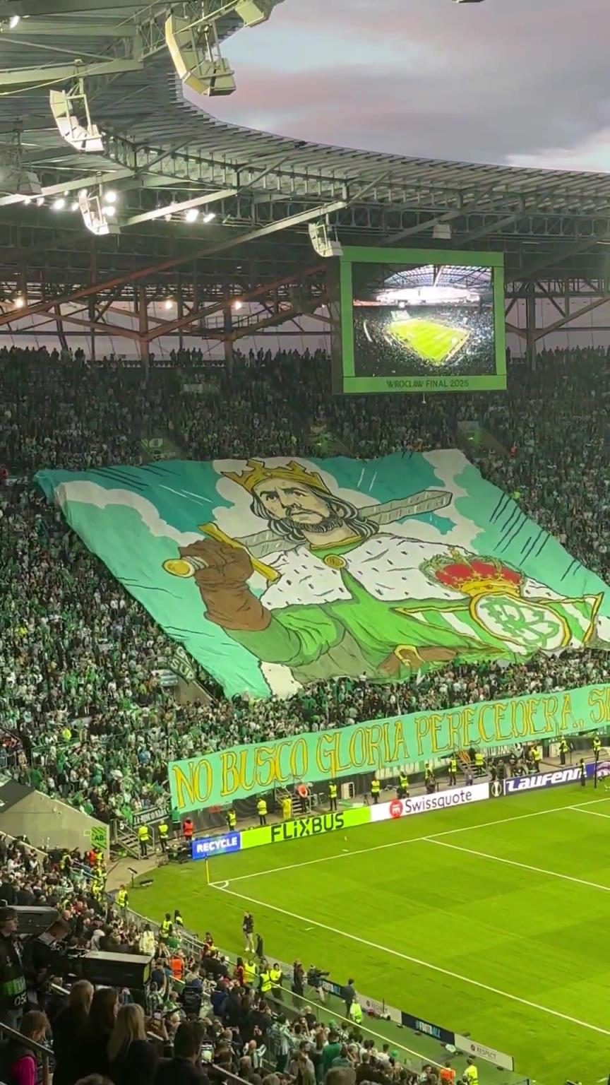 沖擊獎杯！貝蒂斯球迷這巨型Tifo太有氣勢了