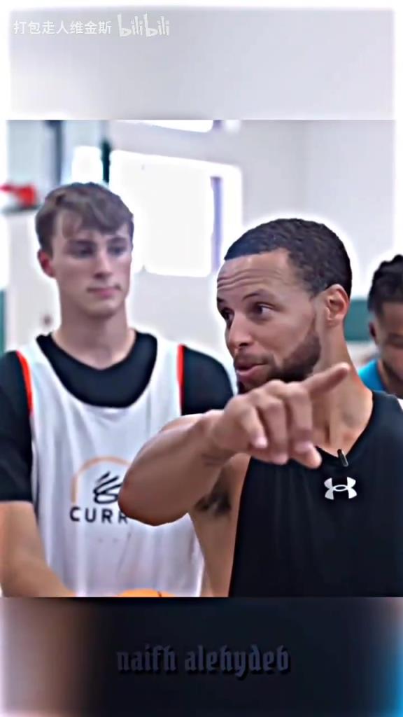 庫里：其實這個暴扣是我教的！當弗拉格出現在庫里的訓練營！